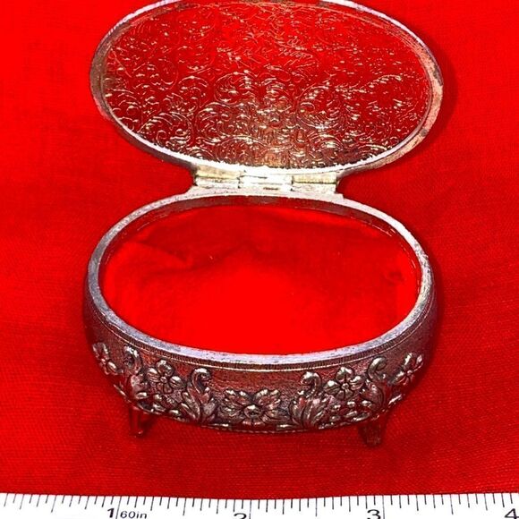 Small trinket felt lined box with a made in Japan mark but without makers mark - Picture 6 of 7